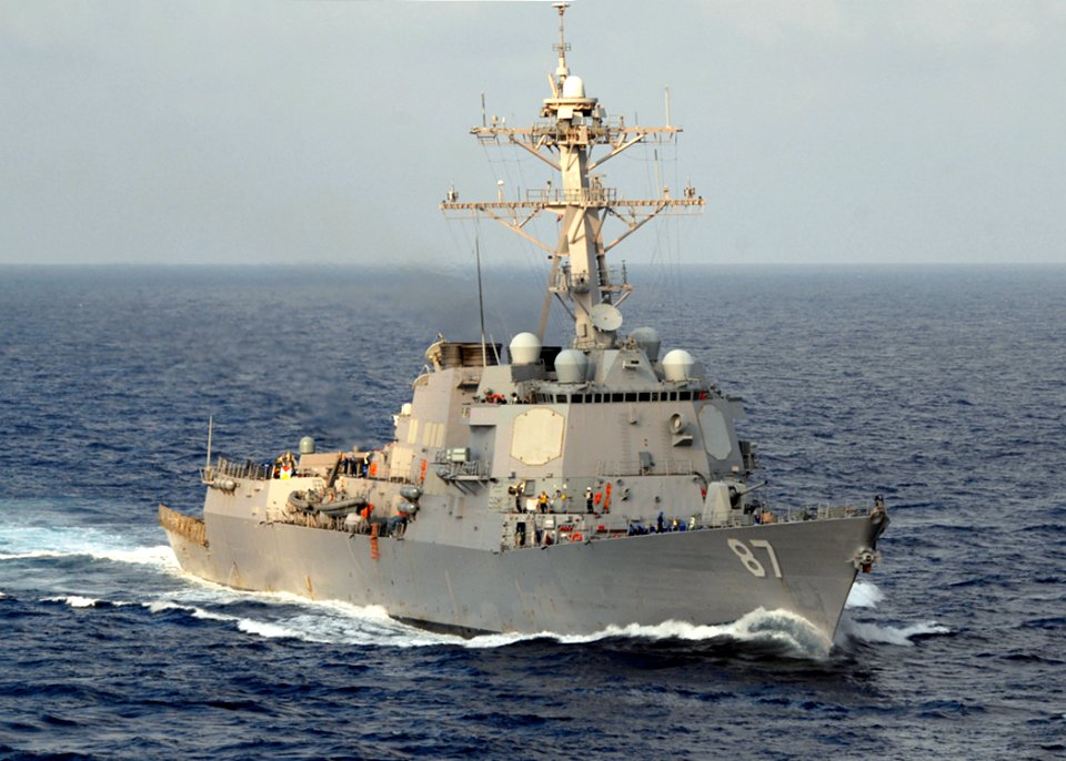 US Navy 080729-N-3392P-025 The guided-missile destroyer USS Mason (DDG 87) steams through the Atlantic Ocean