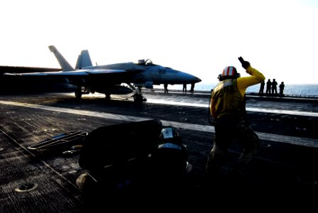 US Navy 080726-N-7883G-168 Lt. Paul Wewers launches an F-A-18E Super Hornet assigned to Strike Fighter Squadron (VFA) 27