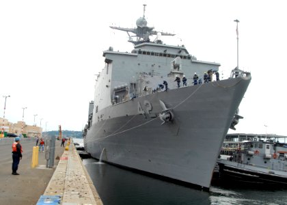 US Navy 080729-N-7656R-004 The amphibious dock landing ship USS Germantown (LSD 42) arrives in Seattle for the 2008 Seafair Fleet Week