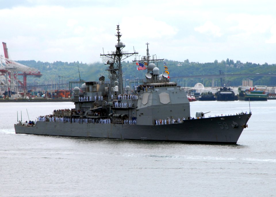 US Navy 080730-N-7656R-004 The Ticonderoga class cruiser USS Princeton (CG 59) leads the parade of ships