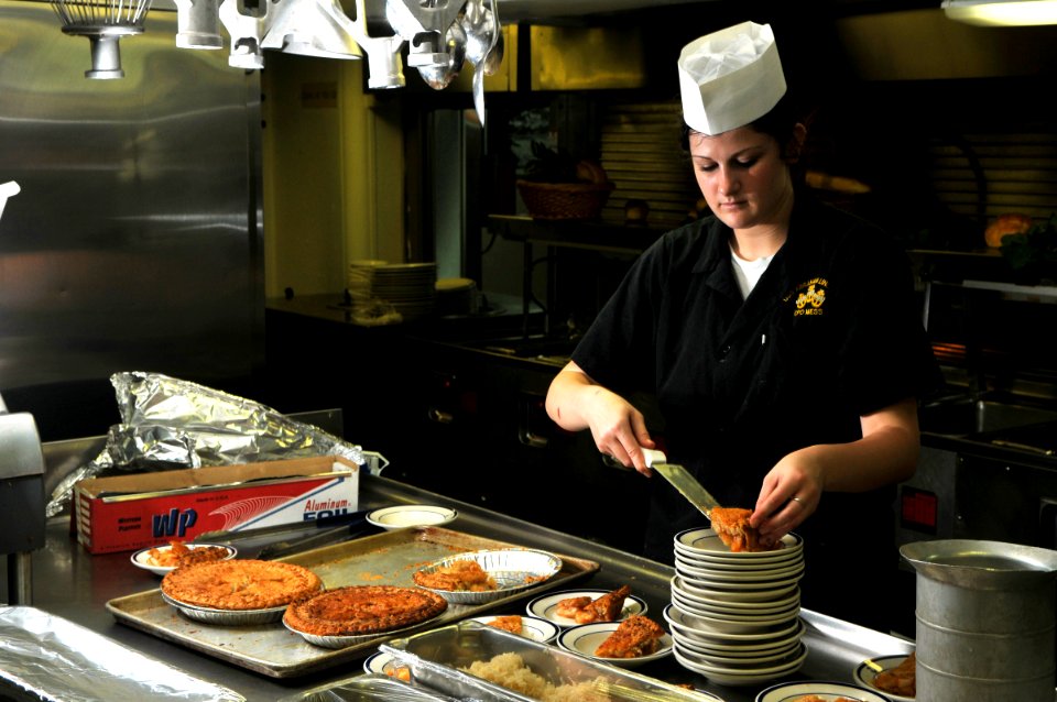 US Navy 080731-N-7981E-116 Operations Specialist Seaman Apprentice Amy Caccamise prepares pie servings
