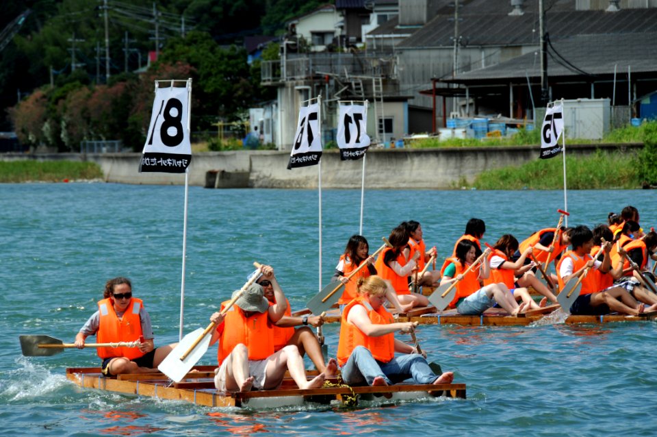 US Navy 080803-N-0120A-042 Female Sailors assigned to the forward-deployed amphibious assault ship USS Essex (LHD 2) paddle their raft into a second place finish at the annual Haiki Raft Race