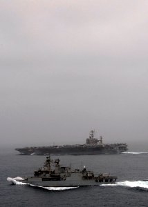 US Navy 080730-N-8539M-186 The Royal New Zealand Navy frigate HMNZS Te Mana (F111) sails alongside the Nimitz-class aircraft carrier USS Abraham Lincoln (CVN 72) in the North Arabian Sea