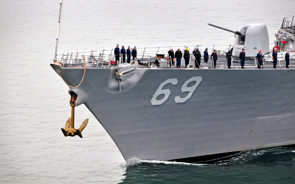 US Navy 080801-N-4774B-085 Sailors aboard the guided-missile destroyer USS Milius (DDG 69) prepare to render honors to the amphibious assault ship USS Tarawa (LHA 1) in San Diego Harbor
