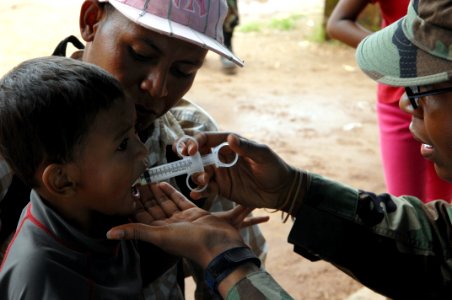 US Navy 080813-N-7544A-051 U.S. Air Force nurse 2nd Lt. Natalie R. McLendon gives a Nicaraguan child a shot of Pyrantel Pamoate, a de-worming medication, to cure and prevent parasite infection photo