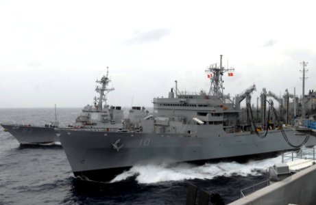 US Navy 080808-N-4995K-003 Fuel lines connect the Military Sealift Command fast combat support ship USNS Bridge (T-AOE 10) to the guided-missile destroyer USS Howard (DDG 83) and the Nimitz-class aircraft carrier USS Ronald Rea