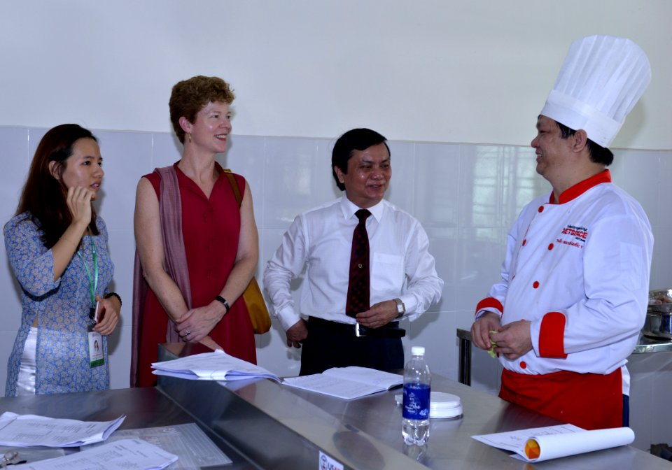USAID gives educational equipment to Dong A University’s Quang Nam campus (22786978870)