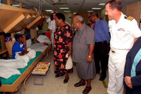 US Navy 080815-N-7498L-011 Papua New Guinea Prime Minister the Right Honorable Sir Michael Somare speaks with a patient