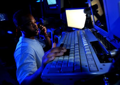 US Navy 080813-N-7981E-128 Operations Specialist 2nd Class Kindred Heard, from Loachapoka, Ala., communicates with the guided-missile destroyer USS Shoup (DDG 86)