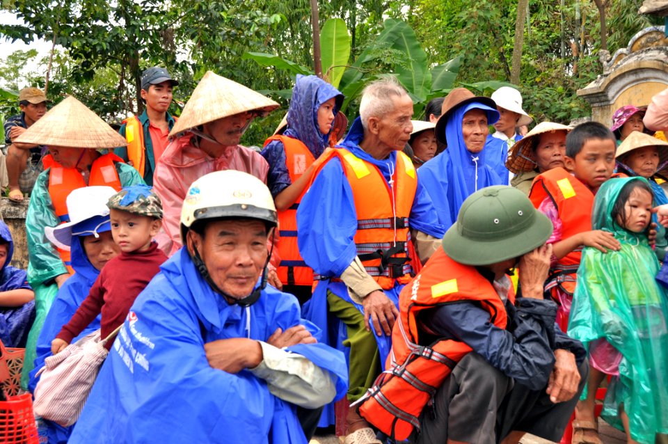 USAID and Save the Children support community evacuation drill and emergency preparedness in central Vietnam (8244668996)