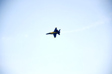 US Navy Blue Angels enter Baltimore Harbor 120616-N-CG900-015