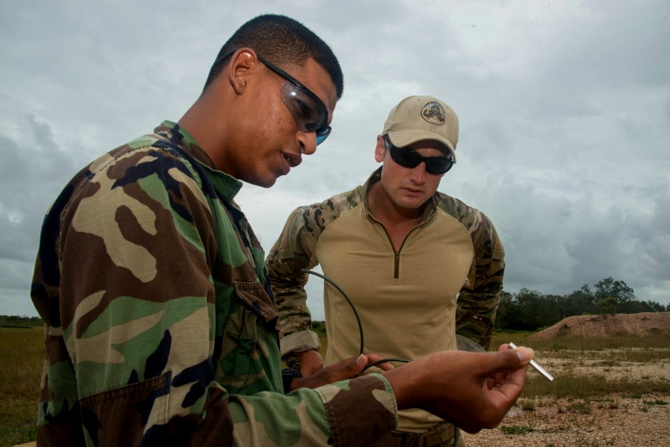 US Navy EOD works with Belizean forces as part of Southern Partnership Station 140714-N-IP743-117