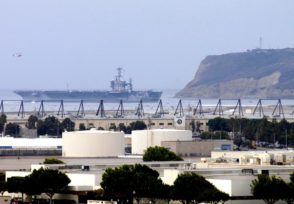 US Navy 080821-N-4163T-004 The aircraft carrier USS George Washington (CVN 73) heads out to sea after departing Naval Air Station North Island