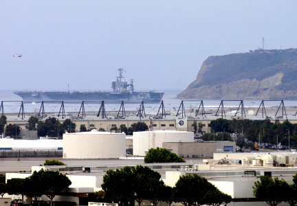 US Navy 080821-N-4163T-004 The aircraft carrier USS George Washington (CVN 73) heads out to sea after departing Naval Air Station North Island