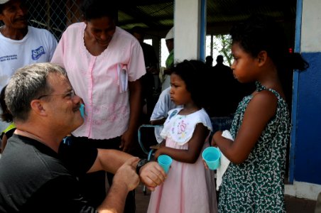 US Navy 080817-N-7955L-054 U.S. Public Health Service Cmdr. Dale Bates, embarked aboard the amphibious assault ship USS Kearsarge (LHD 3), discusses the proper use of fluoride with a family in at the Betania medical clinic