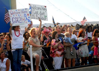 US Navy 080818-N-2838W-045 Friends and family members of Sailors assigned to the guided missile destroyer USS Gonzalez (DDG 66) welcome the ship back home