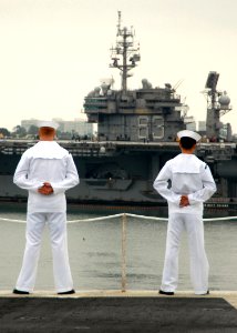 US Navy 080821-N-1038M-036 Sailors man the rails aboard the aircraft carrier USS George Washington (CVN 73)