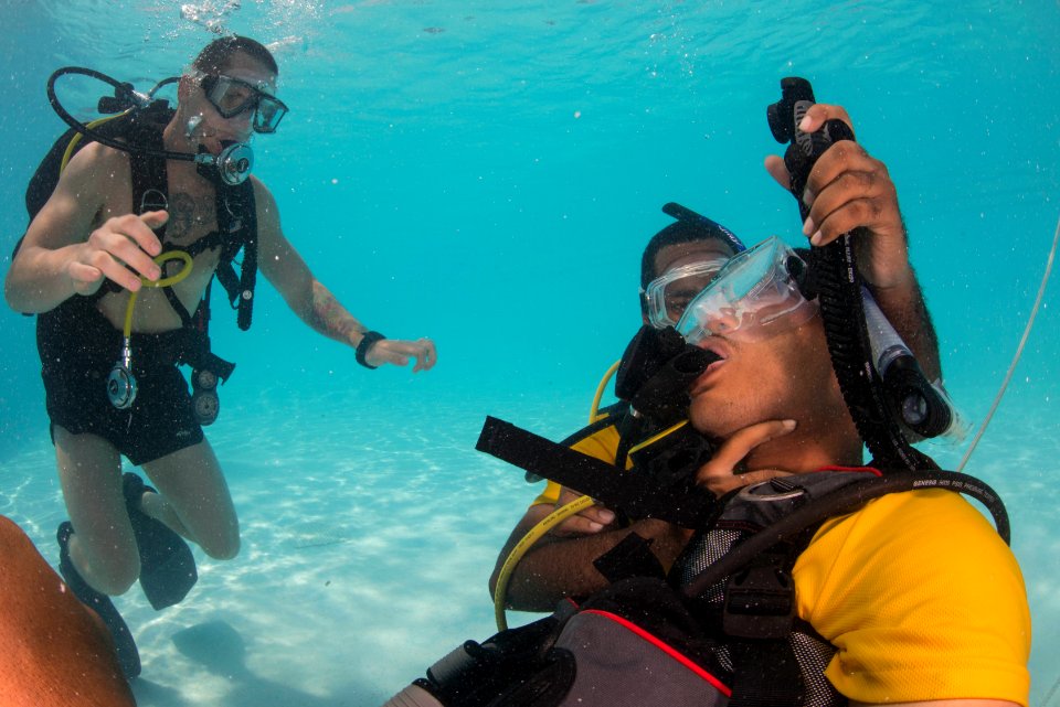 US Navy divers and Belizean Coast Guard divers practice SCUBA emergency procedures in a pool 140624-N-IP743-312