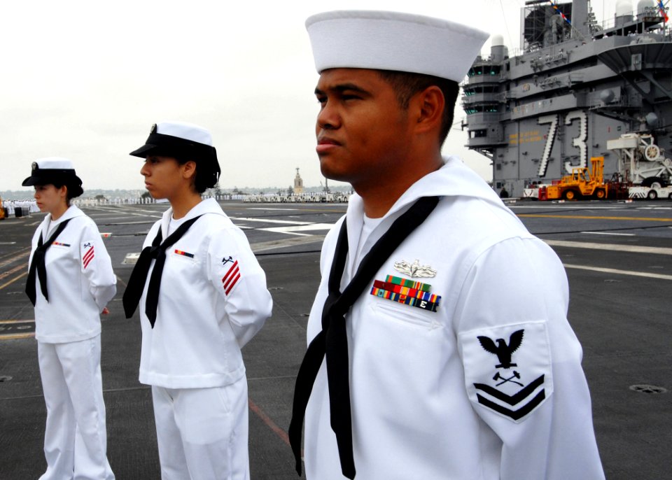 US Navy 080821-N-1038M-024 Sailors man the rails aboard the aircraft carrier USS George Washington (CVN 73)