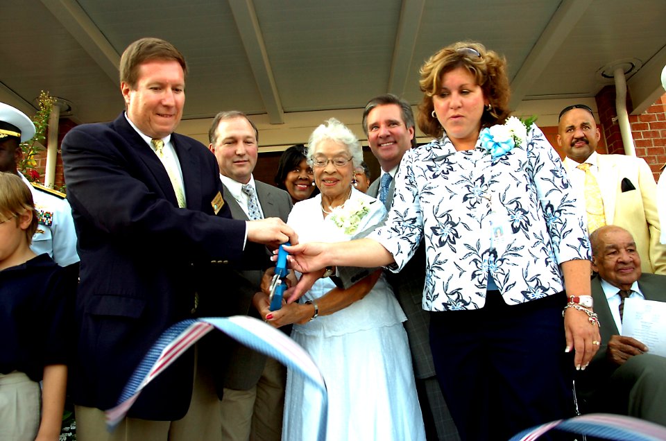 US Navy 080821-N-0506A-420 Alma Gravely, widow of Vice Adm. Samuel L. Gravely Jr., cuts a ribbon with Prince William County school officials