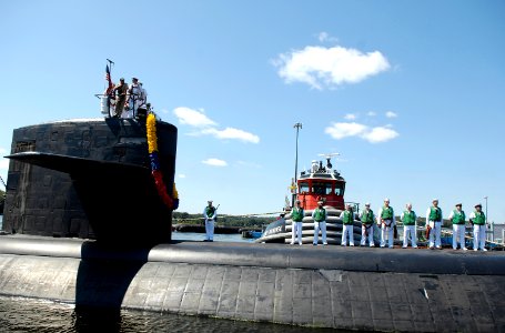 US Navy 080821-N-8467N-007 USS Dallas (SSN 700) pulls into Submarine Base New London in Groton