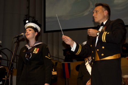 US Navy 080822-N-9123L-007 U.S. Pacific Fleet Bandmaster Lt. Bruce McDonald conducts Royal Australian Navy Leading Seaman Tracy Burke during the Royal Australian Navy's presentation of