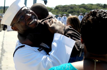 US Navy 080821-N-8467N-012 Javaudhn Bishop hugs his 4-year-old son during the submarine's return to Submarine New London in Groton photo