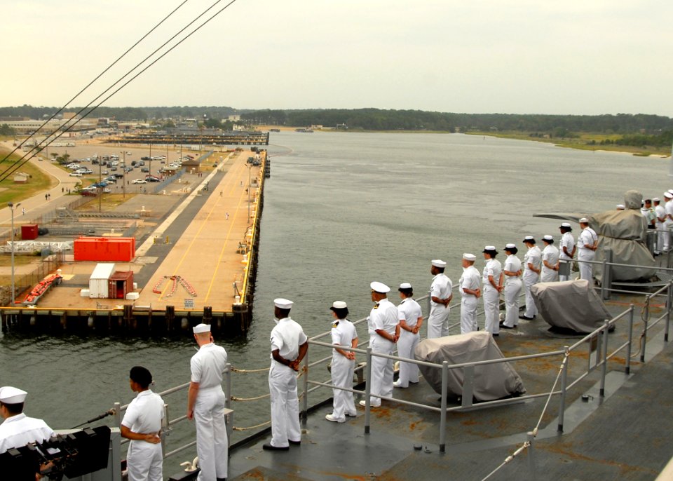 US Navy 080826-N-9134V-021 Sailors man the rails aboard the amphibious dock landing ship USS Carter Hall (LSD 50)