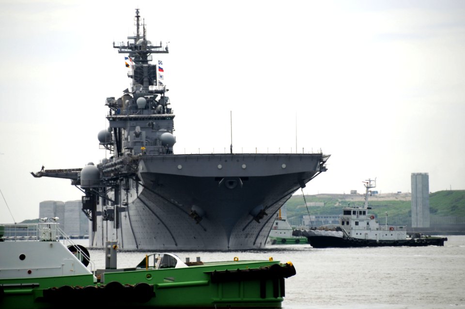 US Navy 080827-N-0120A-104 The forward-deployed amphibious assault ship USS Essex (LHD 2) pulls into Tokyo for a scheduled port visit and disaster management drill