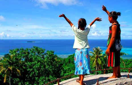 US Navy 080826-N-9689V-001 Children from Weno Island, in Chuuk Lagoon, wave at a passing MH-60S Sea Hawk helicotper from the Military Sealift Command hospital ship USNS Mercy (T-AH 19)