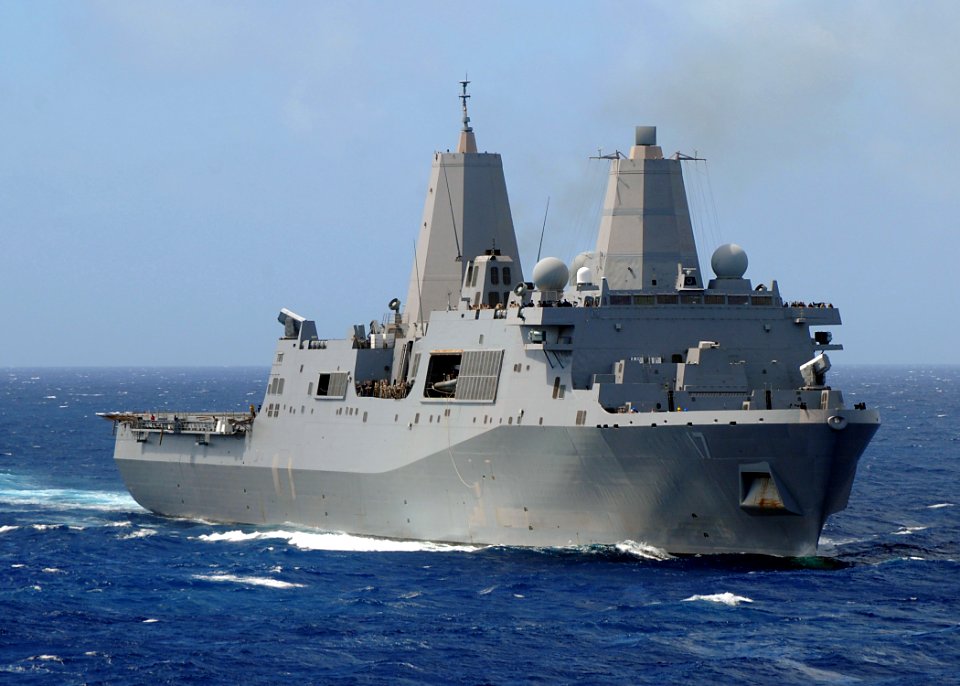 US Navy 080903-N-1082Z-006 The amphibious transport dock ship USS San Antonio (LPD 17) transits the Atlantic Ocean