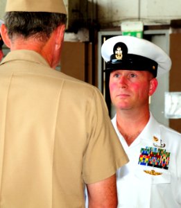 US Navy 080825-N-4846W-406 Adm. Mark P. Fitzgerald awards the Bronze Star to Senior Chief Explosive Ordnance Disposal Shane Edwards