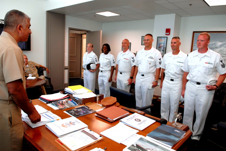 US Navy 080825-N-9818V-012 Master Chief Petty Officer of the Navy (MCPON) Joe R. Campa Jr. meets with OPNAV chief petty officer (CPO) selectees in his office