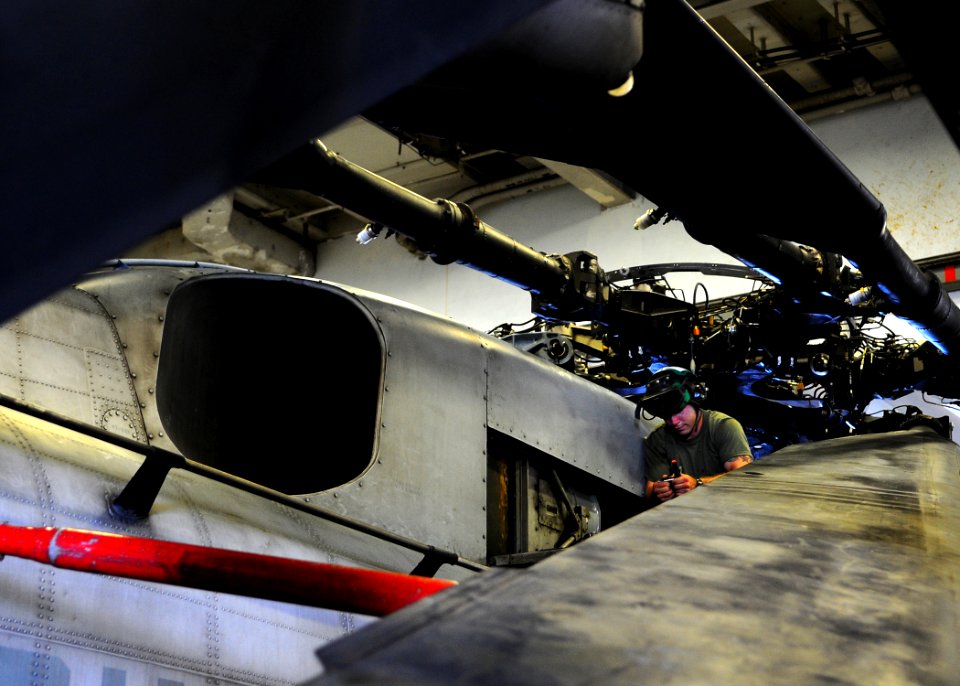 US Navy 080827-N-4515N-057 Sgt. Dustin Trujillo takes apart the rotor assembly of a CH-53E Super Stallion