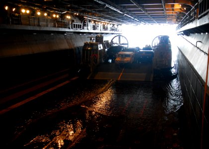 US Navy 080827-N-5681S-004 A landing craft air cushion assigned to Assault Craft Unit (ACU) 4 unloads equipment onto the multi-purpose amphibious assault ship USS Iwo Jima (LHD 7)
