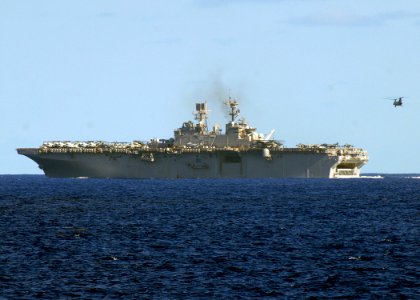 US Navy 080830-N-3392P-076 A CH-46 helicopter prepares to land aboard the amphibious assault ship USS Iwo Jima (LHD 7)