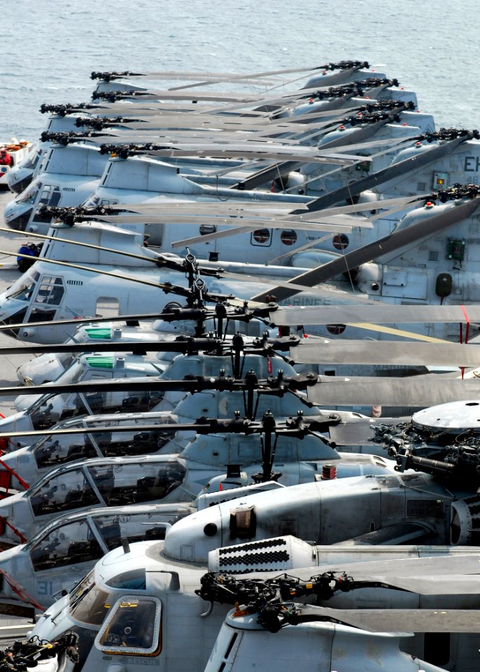 US Navy 080828-N-4236E-066 Helicopters line the flight deck of the multi-purpose amphibious assault ship USS Iwo Jima (LHD 7)