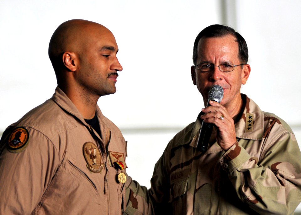 US Navy 080827-N-7981E-402 Chairman, Joint Chiefs of Staff Adm. Mike Mullen speaks to Sailors assigned to the
