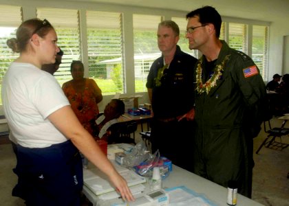 US Navy 080830-N-0209M-005 Vice Admiral John Bird speaks with Hospital Corpsman 3rd Class Ashley Moon photo