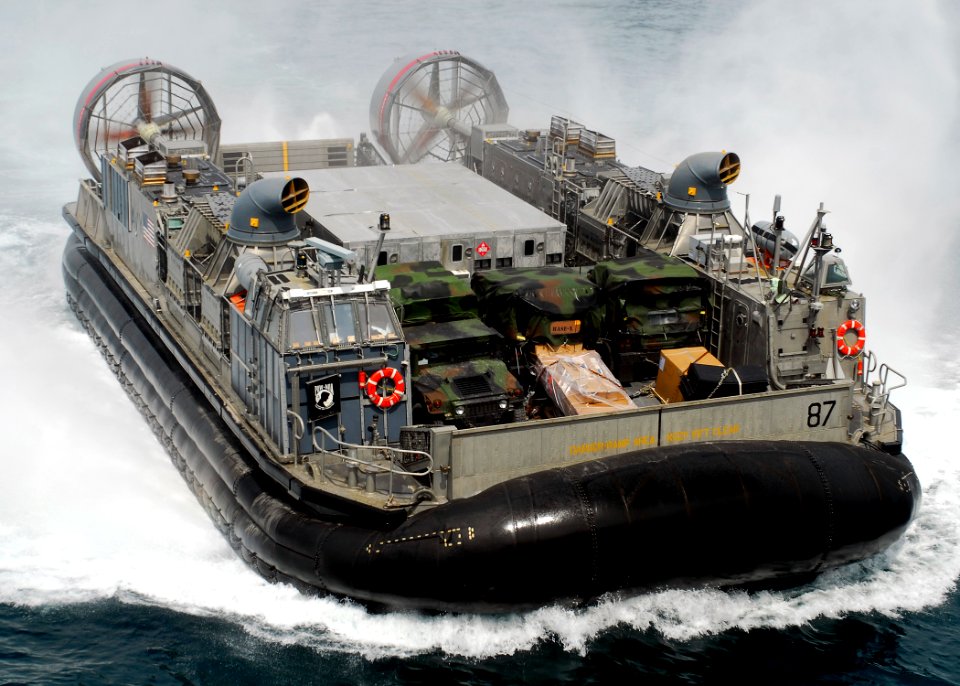 US Navy 080827-N-5681S-037 A Landing Craft Air Cushion from Assault Craft Unit (ACU) 4 approaches the multi-purpose amphibious assault ship USS Iwo Jima (LHD 7)
