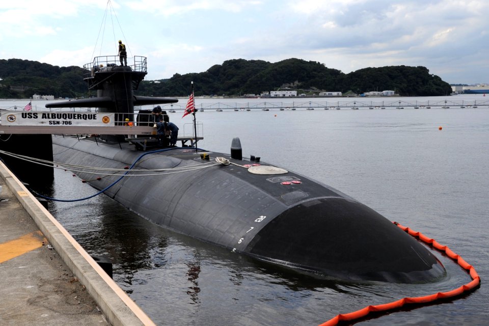 US Navy 110906-N-DI599-006 The Los Angeles-class attack submarine USS Albuquerque (SSN 706) is moored at Fleet Activities Yokosuka