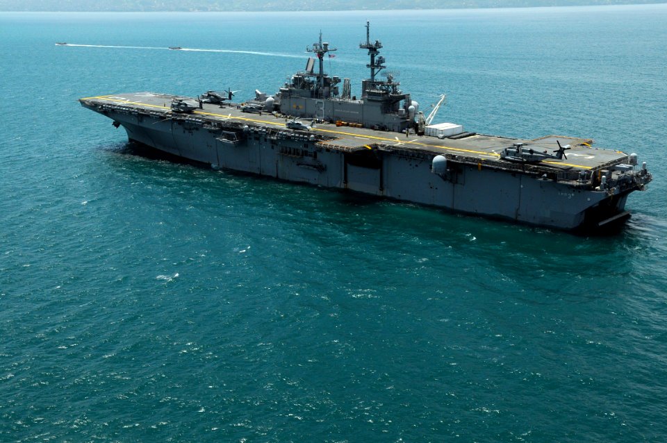 US Navy 080909-N-4515N-428 The amphibious assault ship USS Kearsarge (LHD 3) is anchored off the coast of Haiti