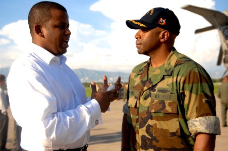 US Navy 080912-N-1508S-014 U.S. Rep. Kendrick Meeks speaks with Capt. Fernandez photo