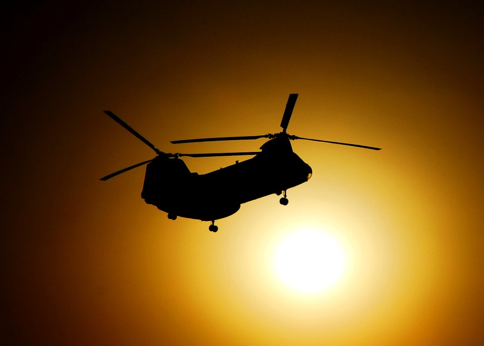 US Navy 080912-N-2183K-158 A CH-46E Sea Knight helicopter approaches the flight deck of the amphibious assault ship USS Peleliu (LHA 5)