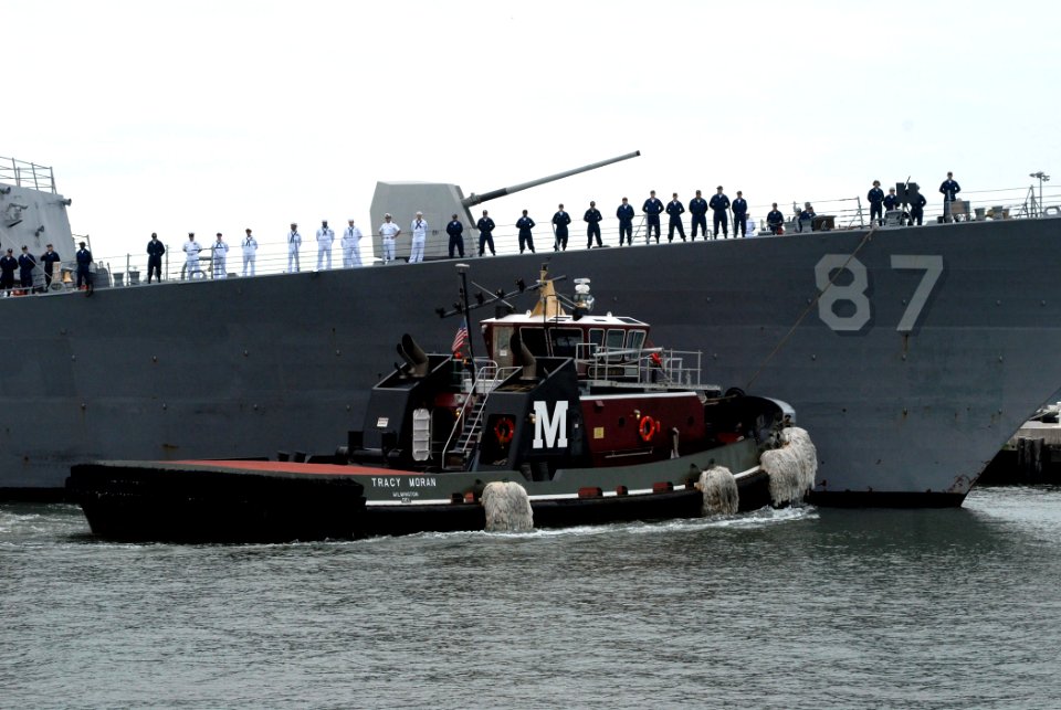 US Navy 080912-N-2838W-038 Sailors aboard the guided-missile destroyer USS Mason (DDG 87) man the rails as a tugboat guides the ship away from the pier