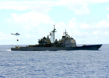 US Navy 080917-N-1038M-033 The Ticonderoga-class guided-missile cruiser USS Cowpens (CG 63) conducts a vertical replenishment