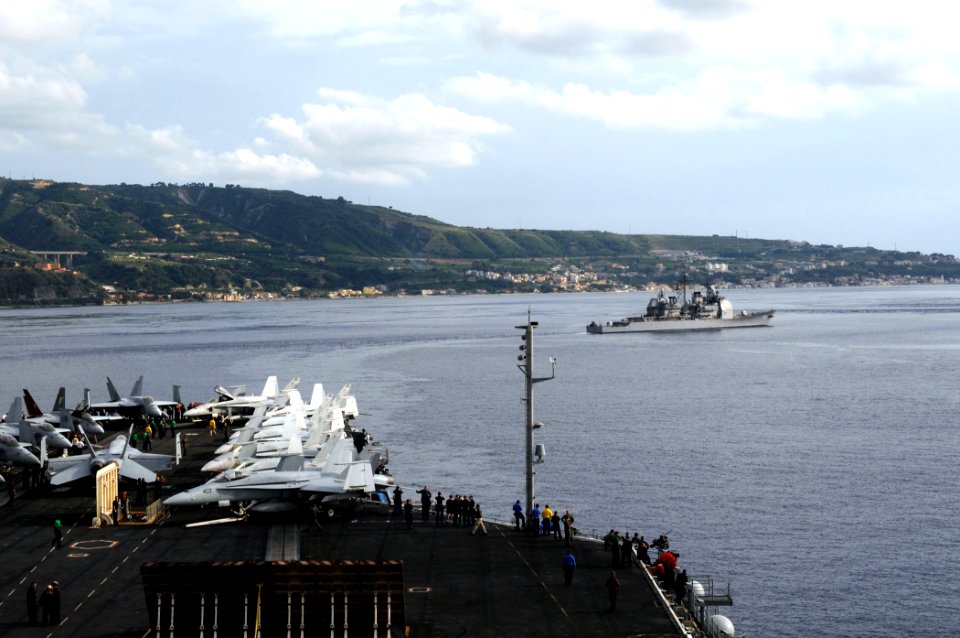 US Navy 110614-N-QL471-127 The guided-missile cruiser USS Gettysburg (CG 64) is underway ahead of the aircraft carrier USS George H.W. Bush (CVN 77