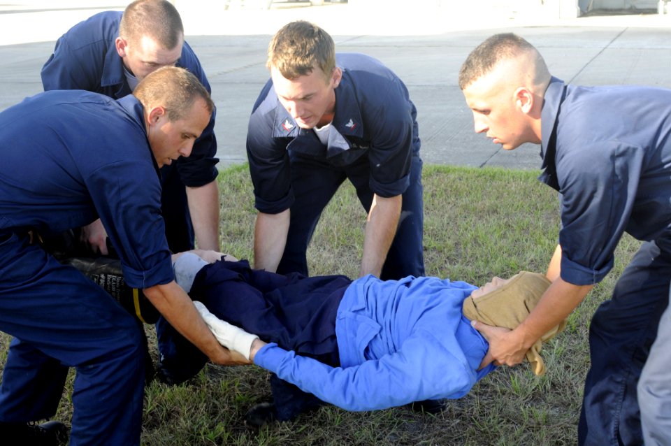 US Navy 080912-N-5307M-065 Sailors assigned to the guided-missile frigate USS Doyle (FFG 39) demonstrate proper procedures for moving casualties onto a stretcher