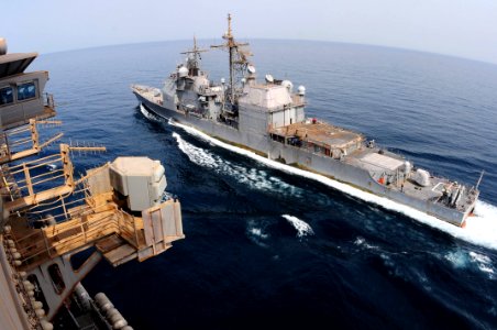 US Navy 110728-N-UO379-328 USS Chancellorsville (CG 62) breaks away from USS Ronald Reagan (CVN 76) after a refueling at sea