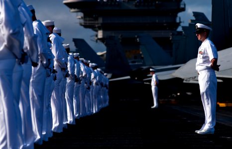US Navy 110607-N-TU221-277 Sailors man the rails as USS Carl Vinson (CVN 70) arrives in Pearl Harbor